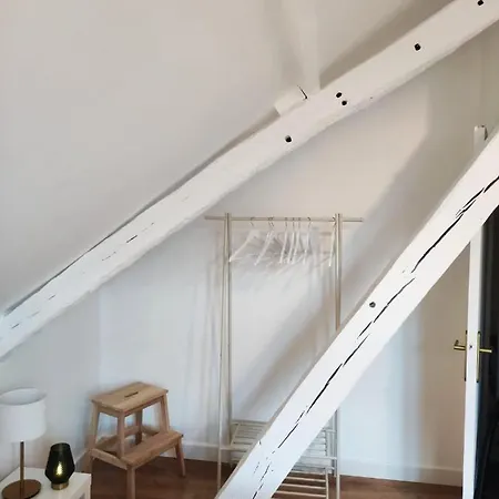 Studio Jeanne L Apartment *